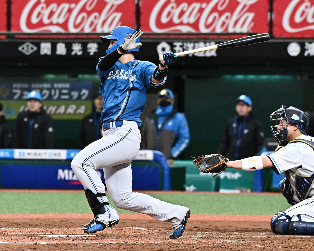 西武対日本ハム　4回表日本ハム1死二、三塁、郡司は左翼に適時打を放つ（撮影・滝沢徹郎）