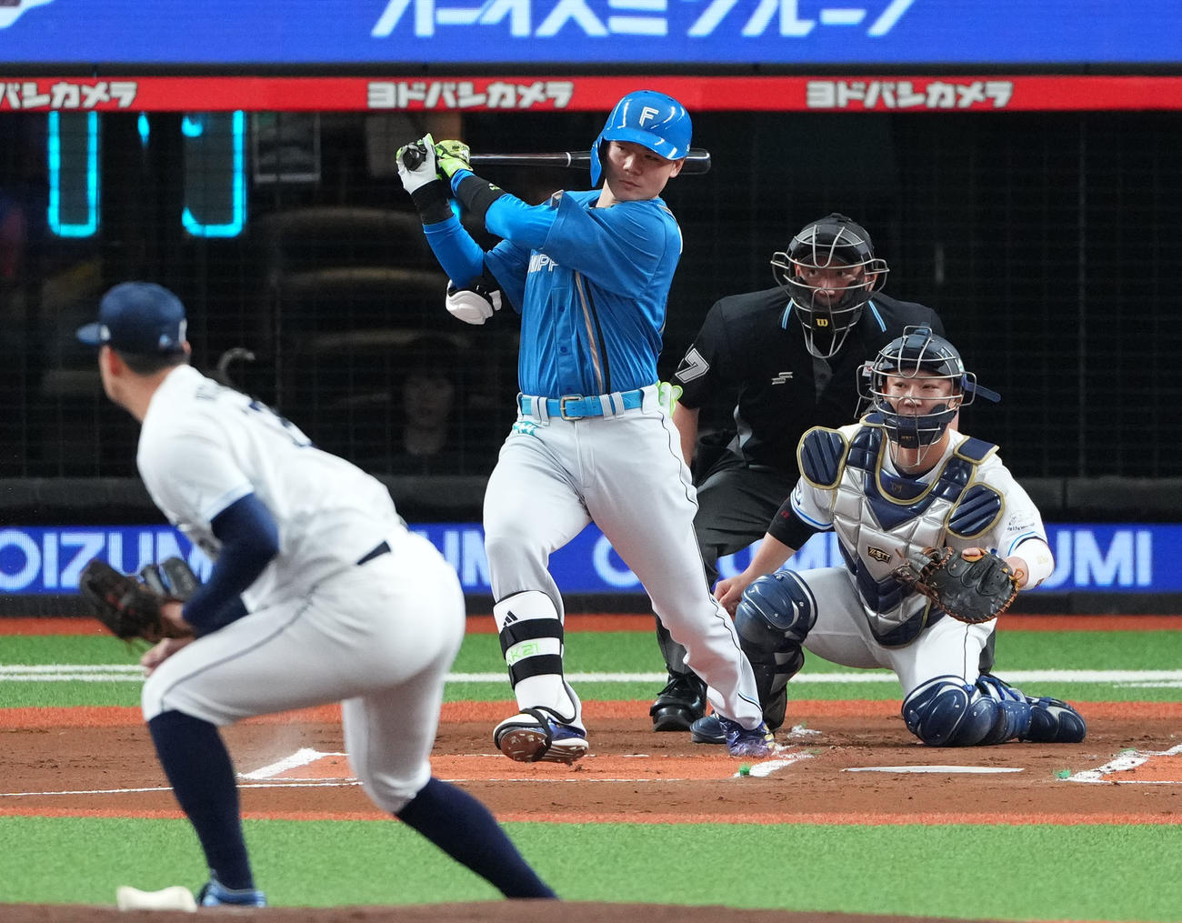 西武対日本ハム　1回表日本ハム無死三塁、一ゴロを放つ清宮幸。投手渡辺（撮影・横山健太）