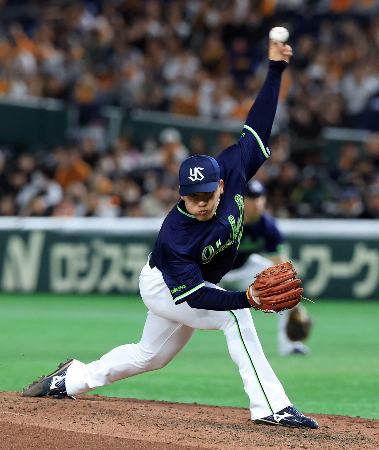 巨人対ヤクルト　6回裏巨人の攻撃で登板した荘司（撮影・浅見桂子）