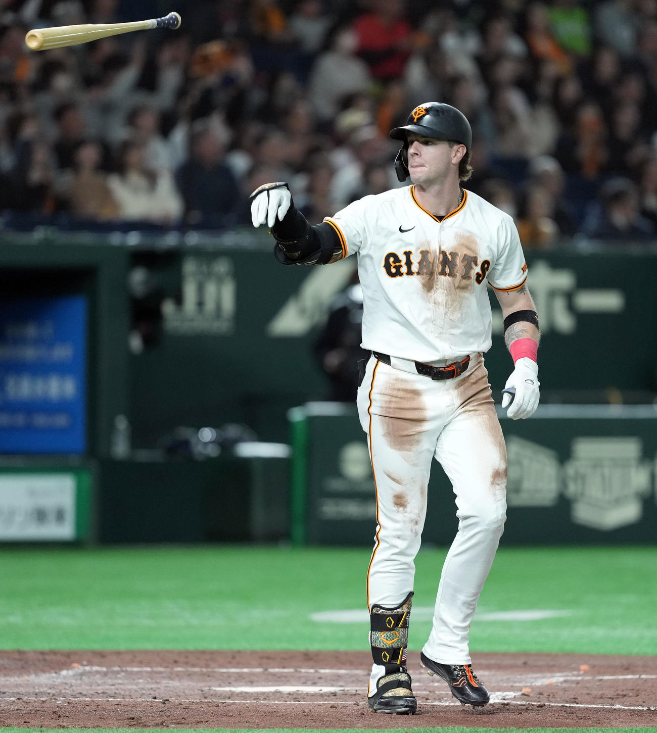 巨人対ヤクルト　3回裏巨人2死二、三塁、右越えに3点本塁打を放ったキャベッジ（撮影・たえ見朱実）