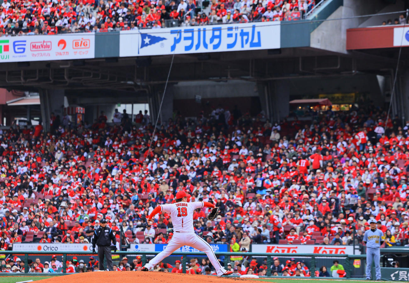 広島対阪神　力投する広島床田（撮影・藤尾明華）