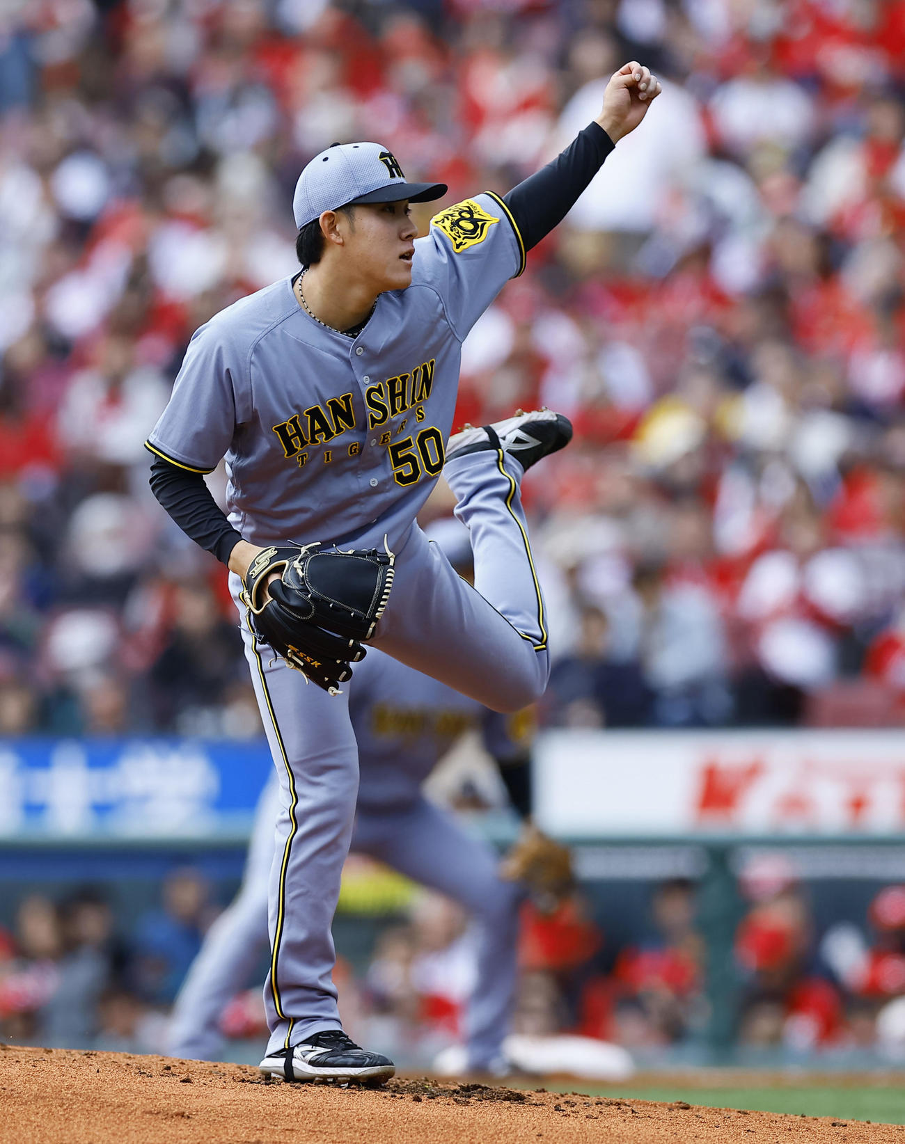 広島対阪神　力投する阪神富田（撮影・藤尾明華）