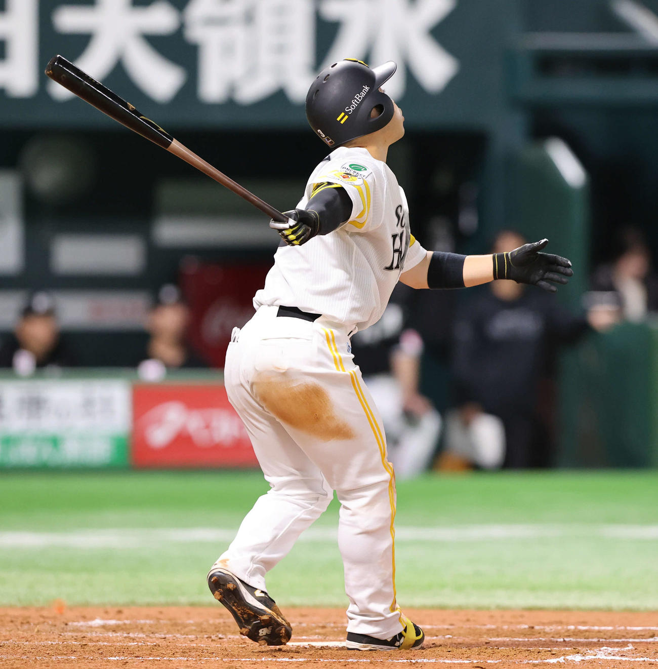 ソフトバンク対ロッテ　3回裏ソフトバンク1死三塁、近藤は左犠飛を放つ（撮影・梅根麻紀）