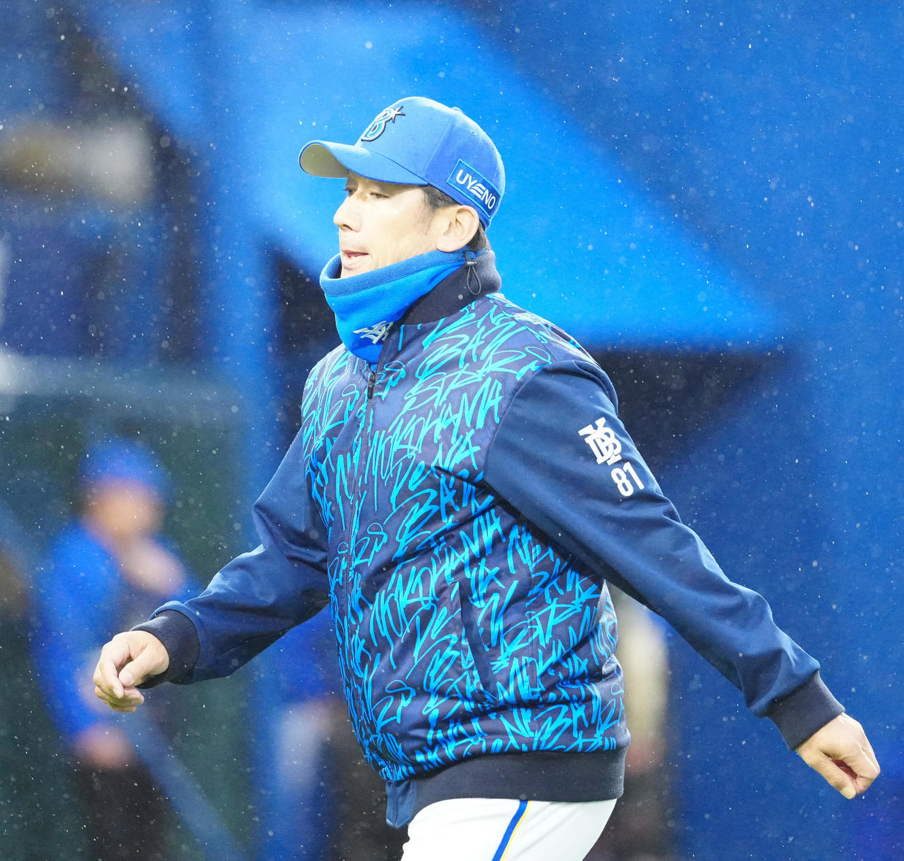 DeNA対中日　試合後、引き揚げるDeNA三浦監督（撮影・江口和貴）