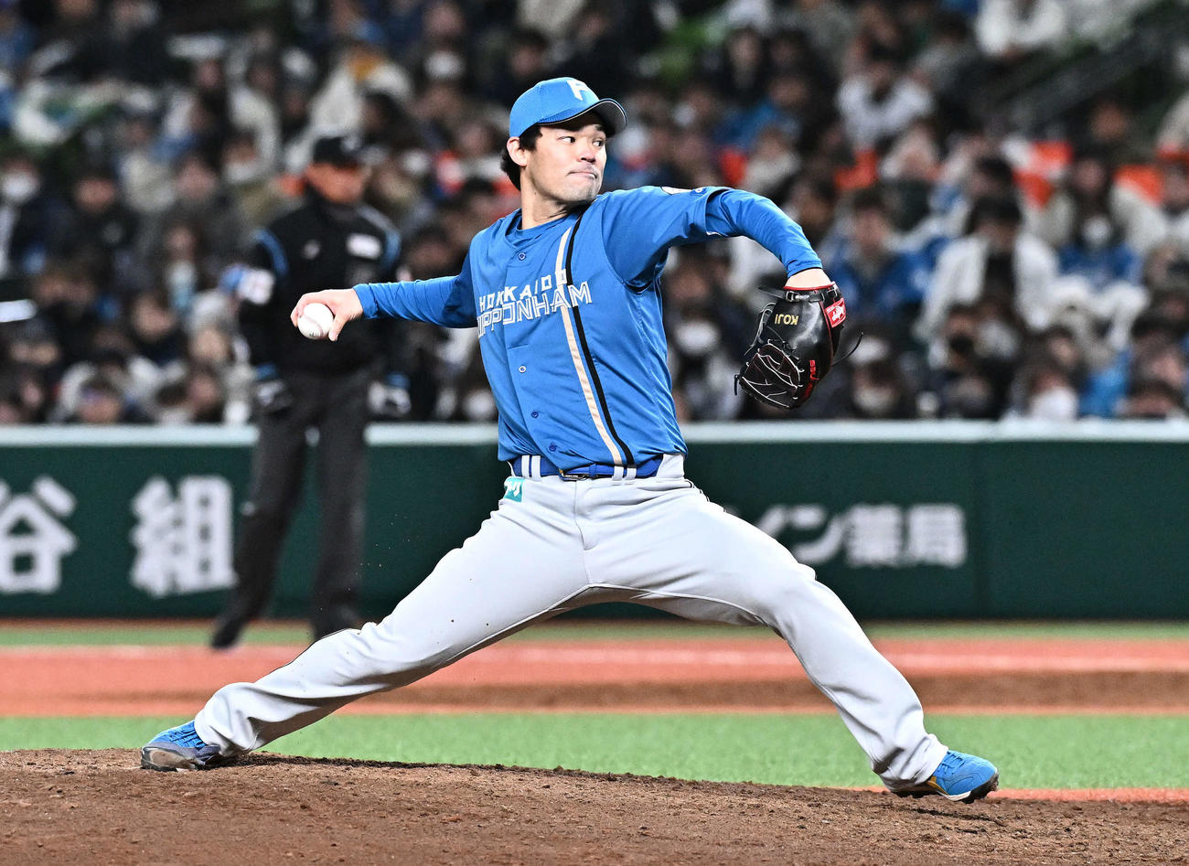西武対日本ハム　日本ハム5番手の福谷（撮影・滝沢徹郎）
