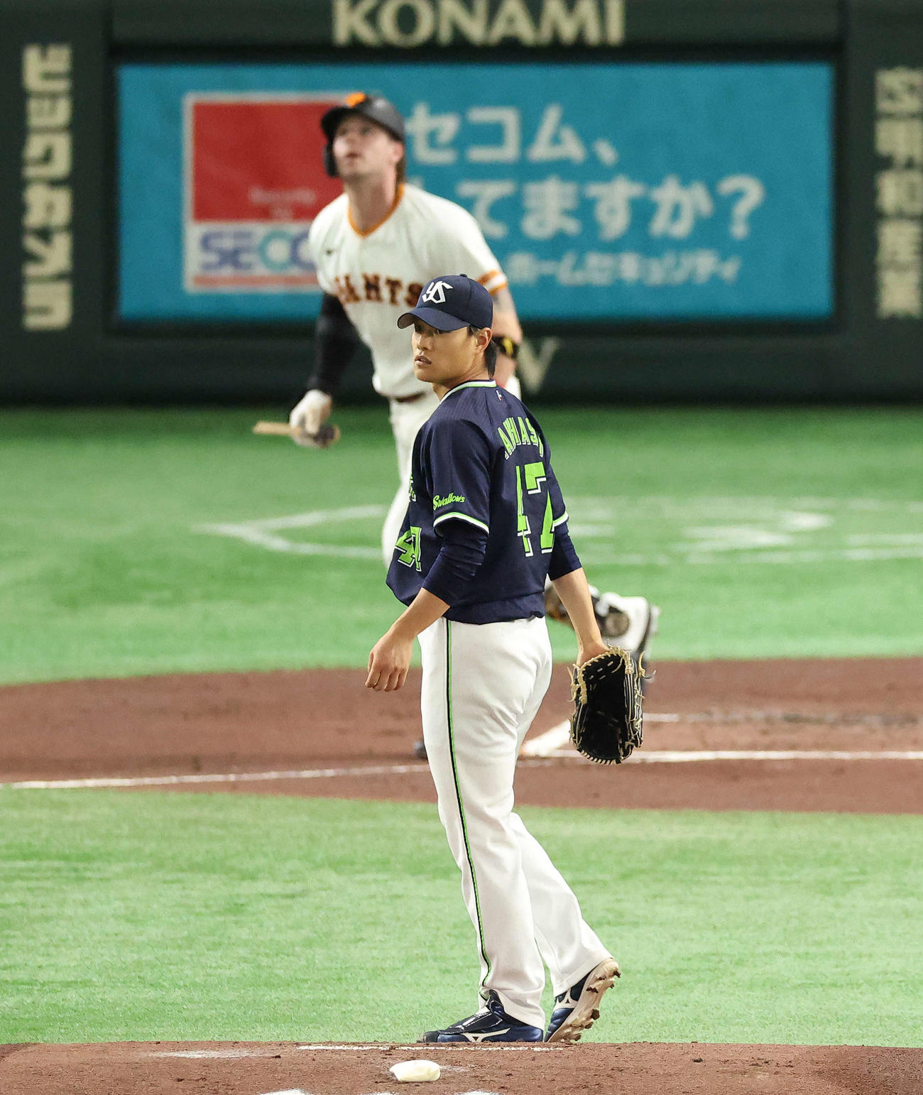 巨人対ヤクルト　1回裏巨人1死、キャベッジを二飛に抑える高橋（撮影・河田真司）