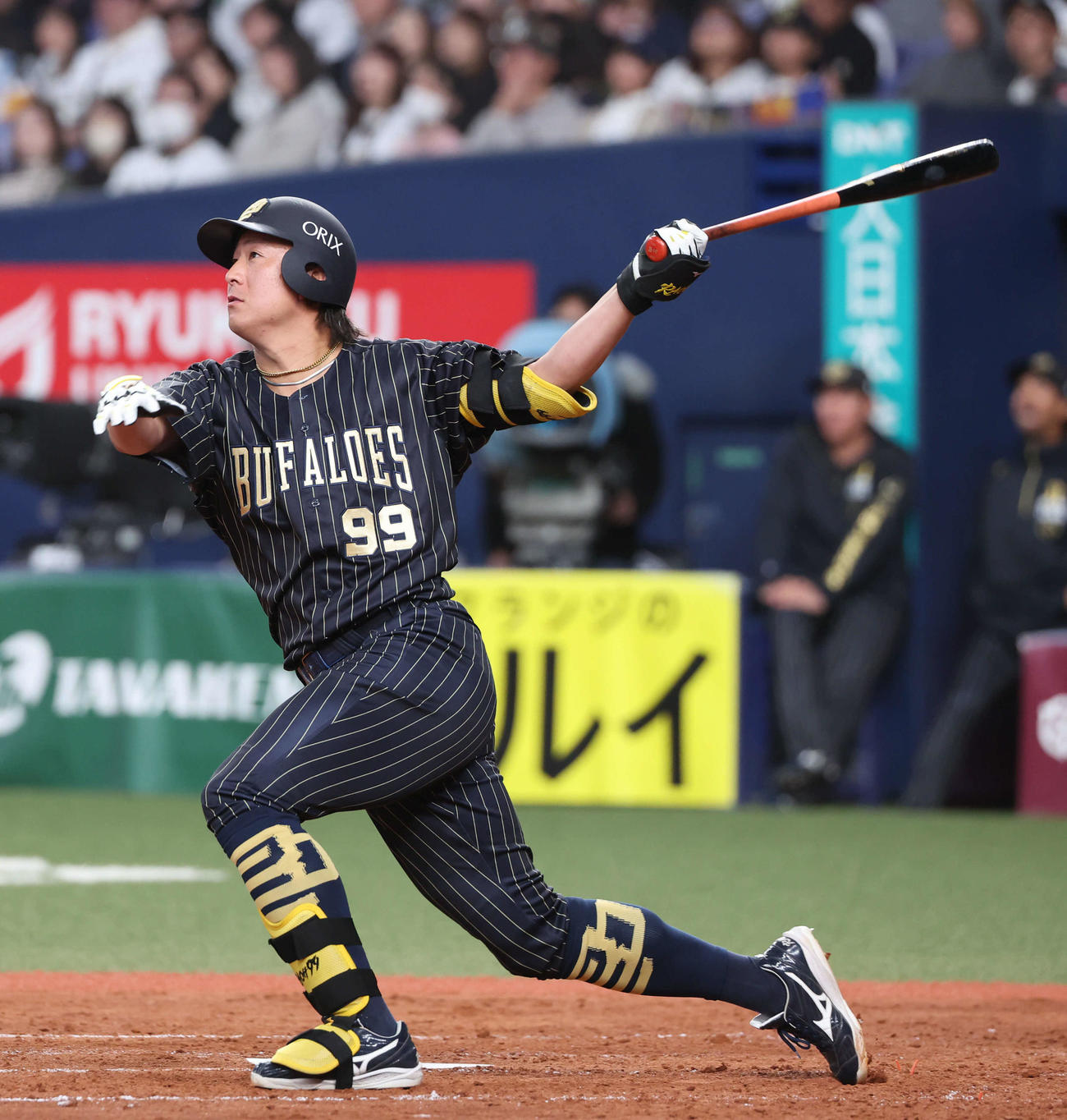 オリックス対楽天　5回裏オリックス2死一塁、杉本は左越えに本塁打を放つ（撮影・西尾就之）
