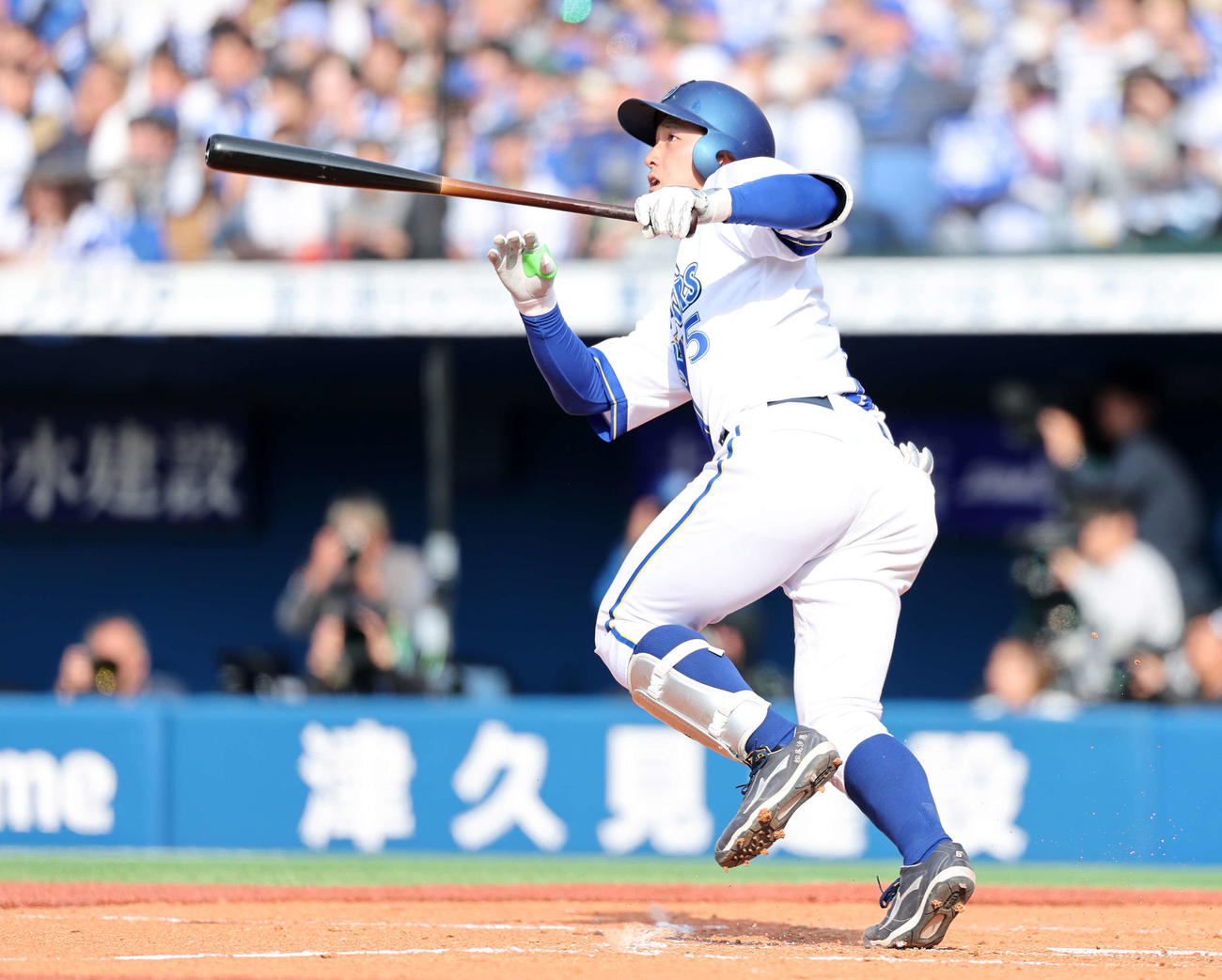 DeNA対中日　5回裏DeNA無死、松尾は左越えソロ本塁打を放つ（撮影・鈴木正人）　