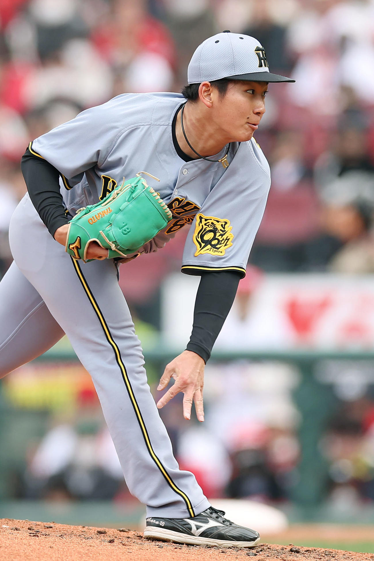 広島対阪神　力投する阪神3番手の伊原（撮影・前田充）