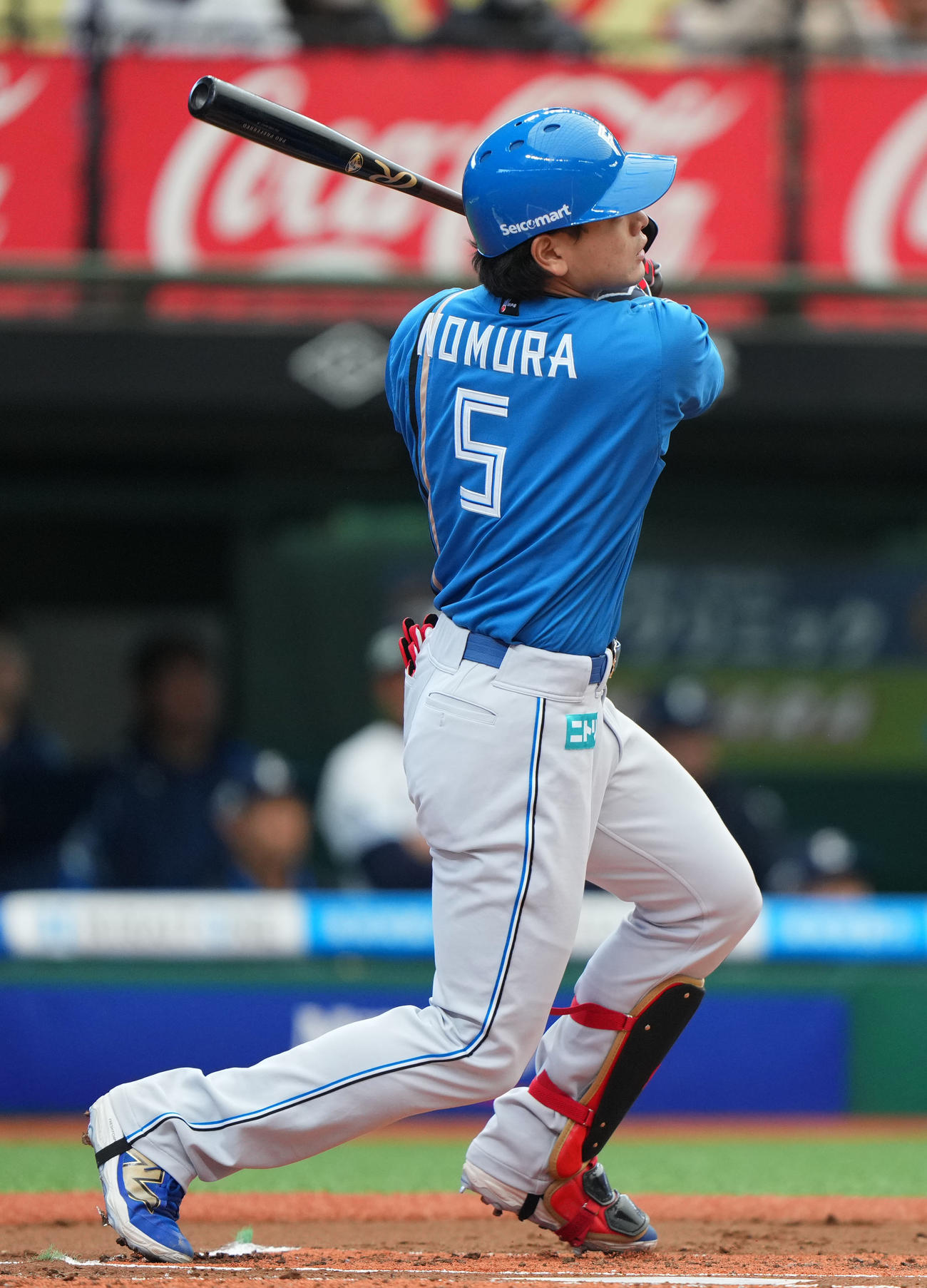 西武対日本ハム　1回表日本ハム2死二塁、左中間へ適時二塁打を放つ野村（撮影・横山健太）