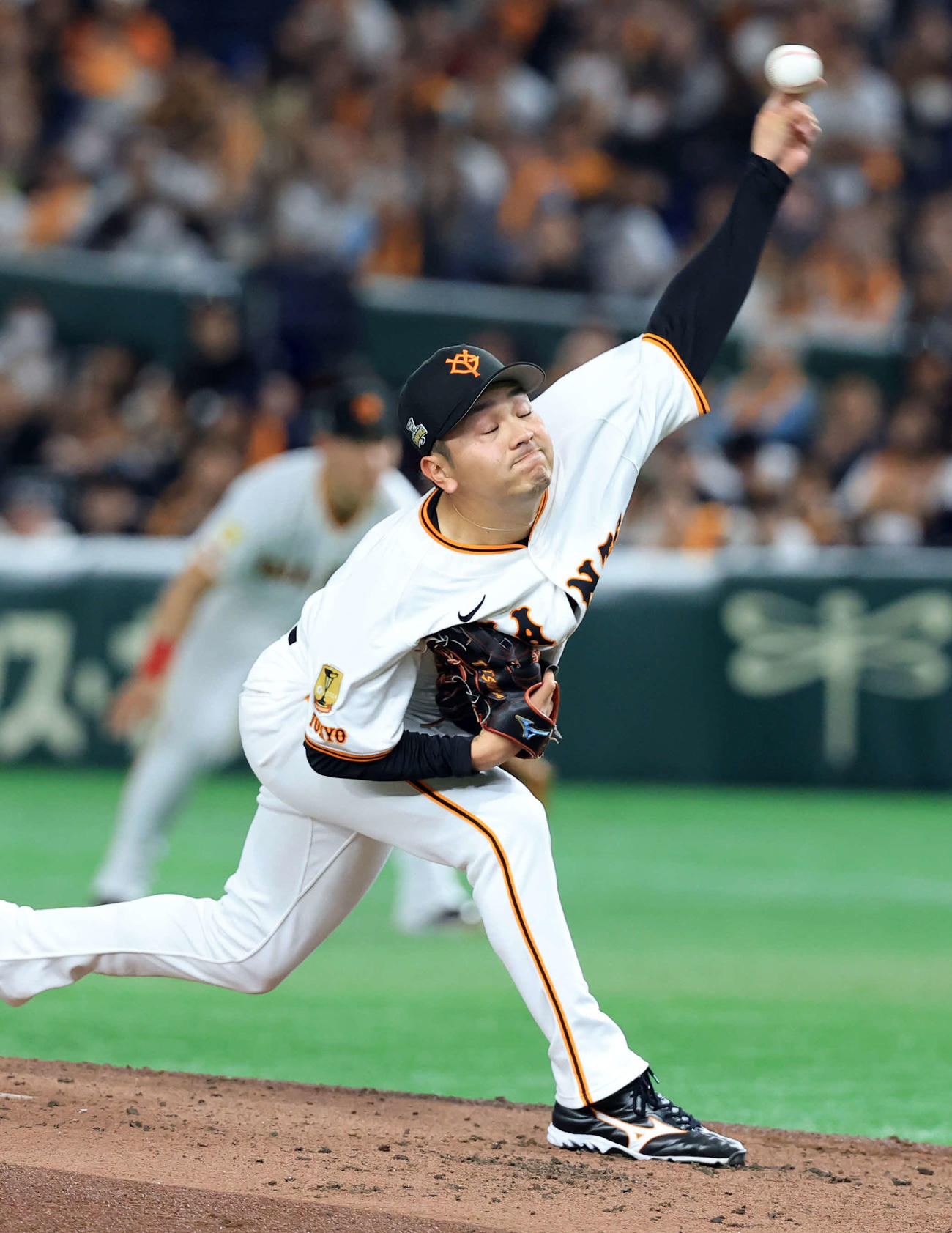 巨人対ヤクルト　力投する巨人先発の石川（撮影・浅見桂子）