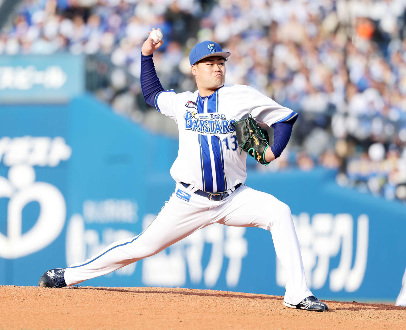 DeNA対中日　力投するDeNA3番手の伊勢（撮影・鈴木正人）　