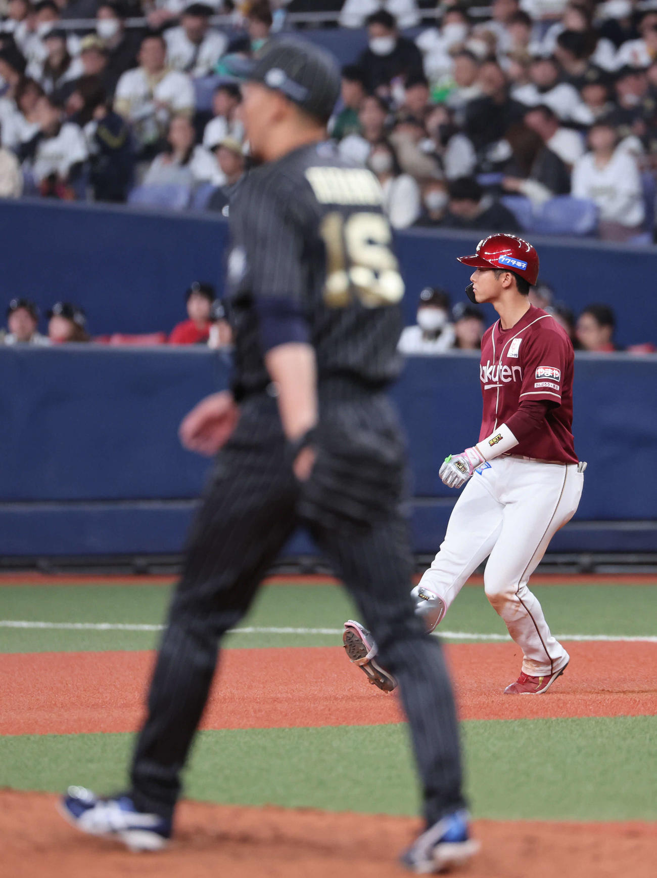 オリックス対楽天　9回表楽天2死、宗山は中前にこの日2安打目を平野（左）から放つ（撮影・西尾就之）