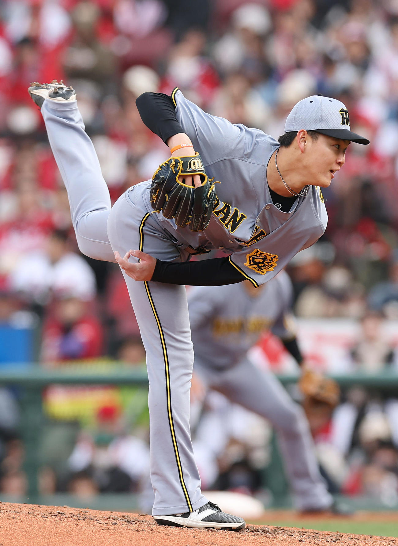広島対阪神　力投する阪神4番手の及川（撮影・前田充）