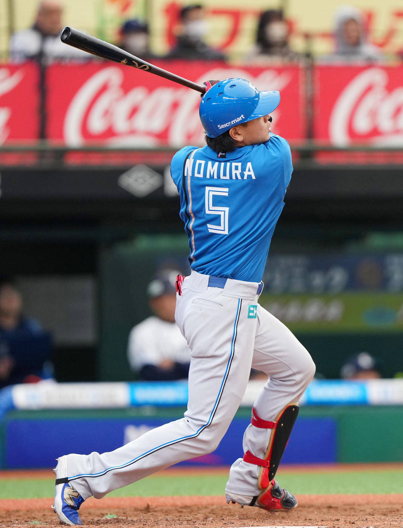 西武対日本ハム　5回表日本ハム2死二塁、左越え2点本塁打を放つ野村（撮影・横山健太）