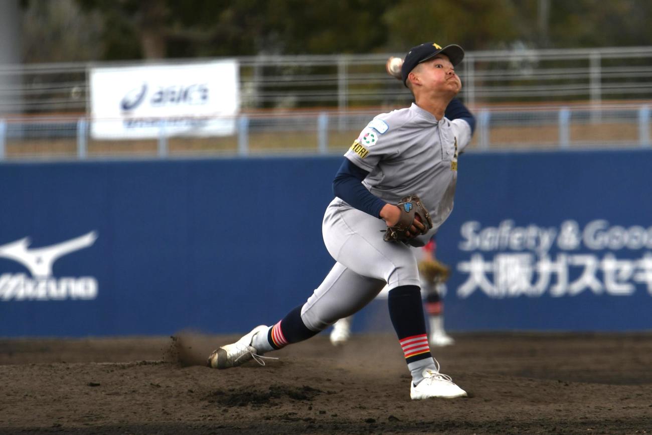 青森山田対尾道　青森山田の2番手・江戸のダイナミックなフォーム（撮影・久我悟）