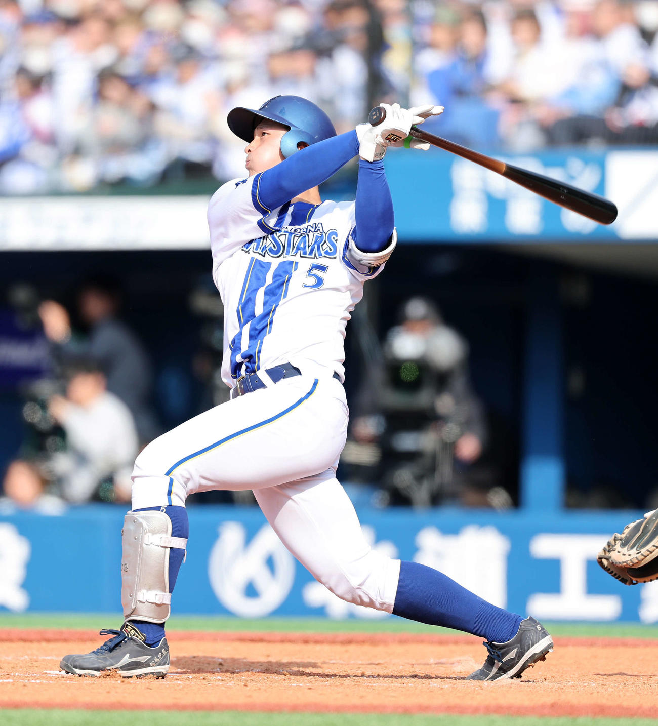 DeNA対中日　5回裏DeNA無死、松尾は左越えソロ本塁打を放つ（撮影・鈴木正人）　