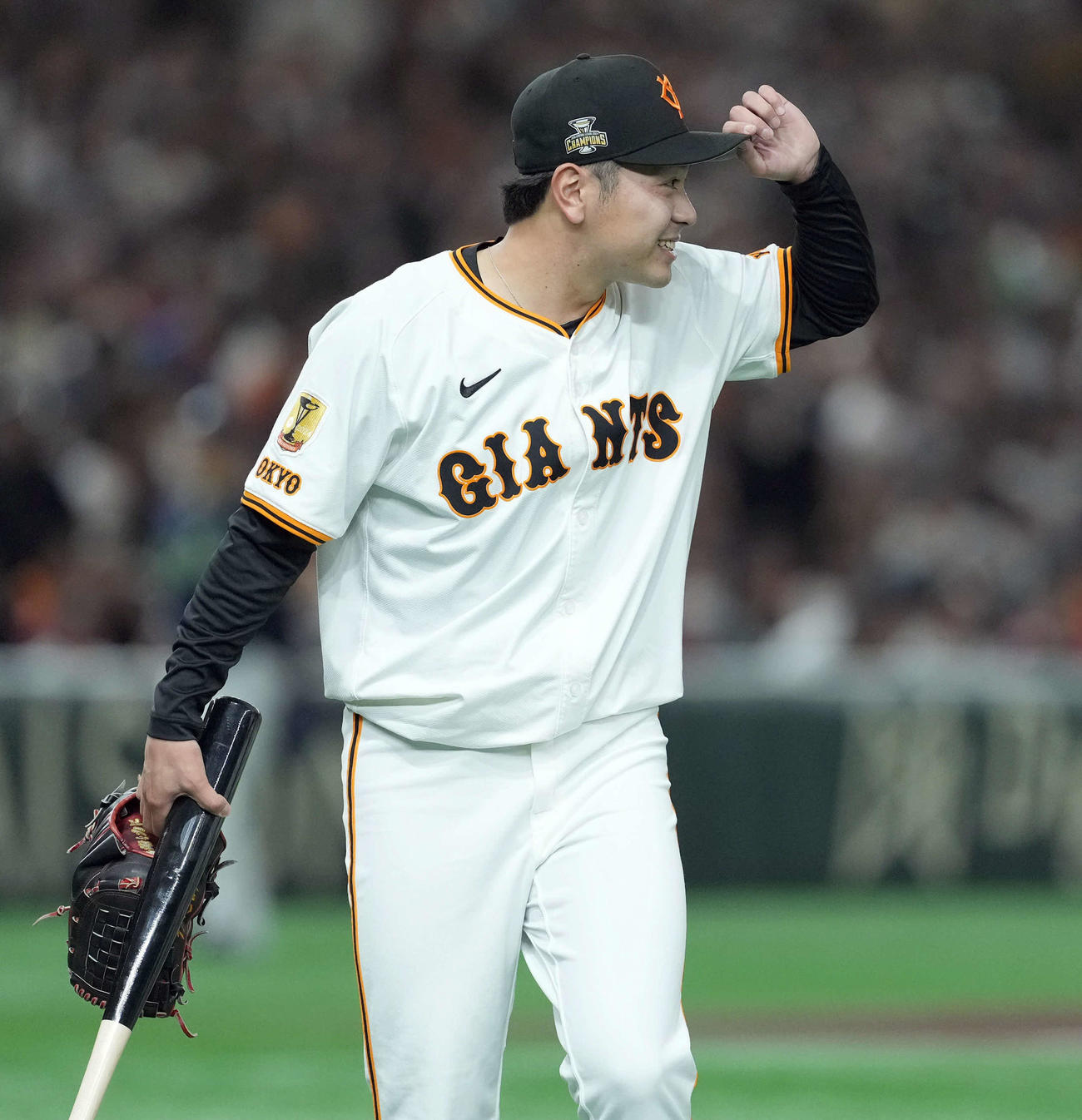 巨人対ヤクルト　2回表を無失点に抑え笑顔を見せる巨人の先発石川（撮影・たえ見朱実）