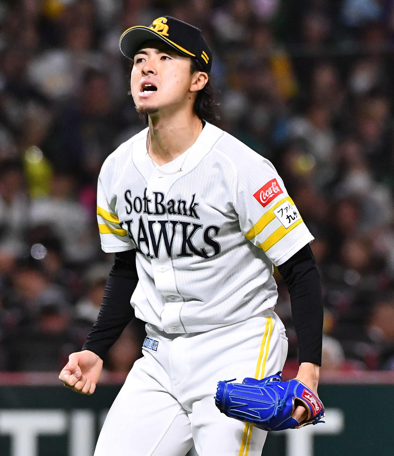 ソフトバンク対ロッテ　7回表ロッテ1死一、三塁、佐藤を空振り三振に抑え、雄たけびをあげる上沢（撮影・岩下翔太）