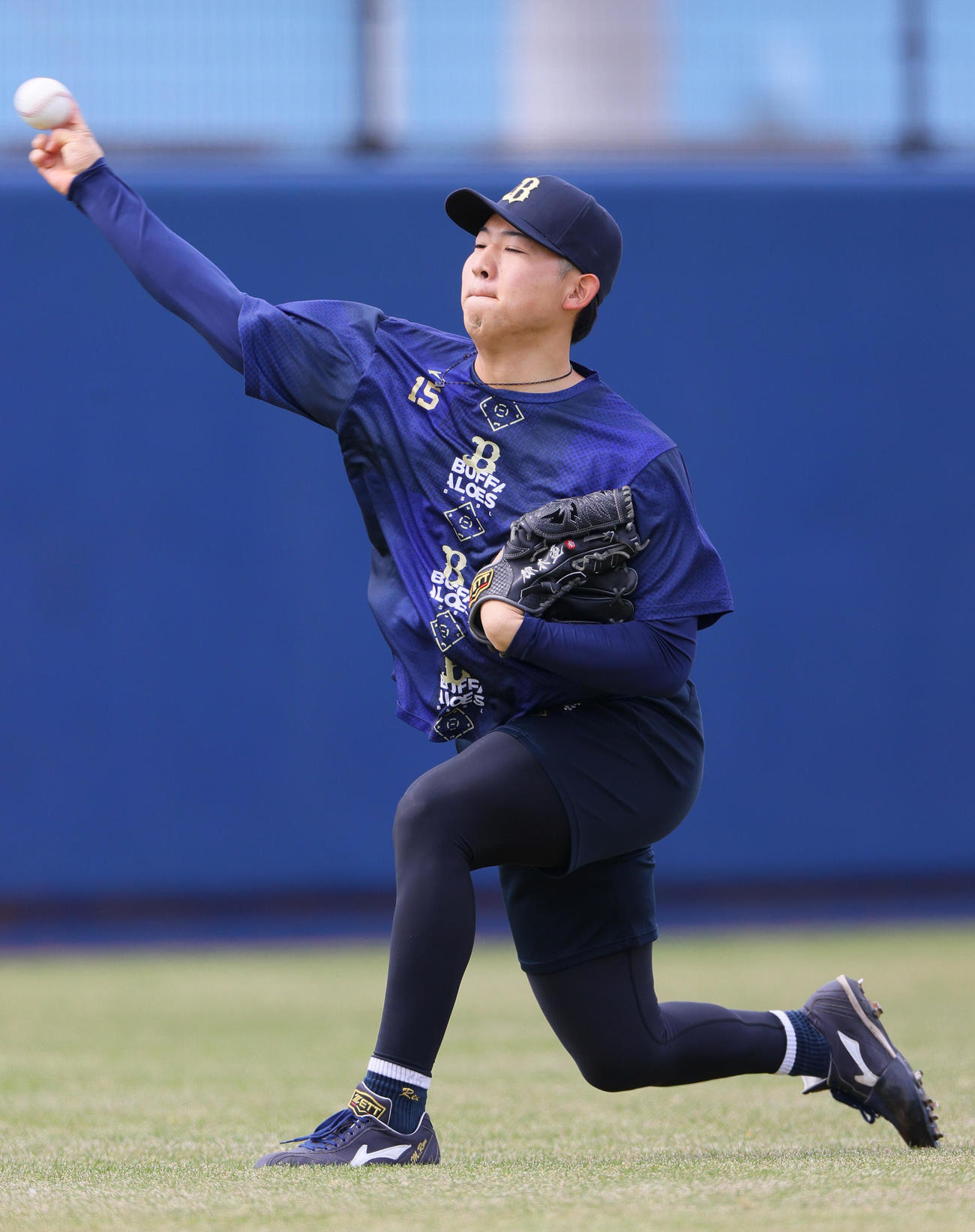 投手指名練習でキャッチボールするオリックス椋木（撮影・上山淳一）