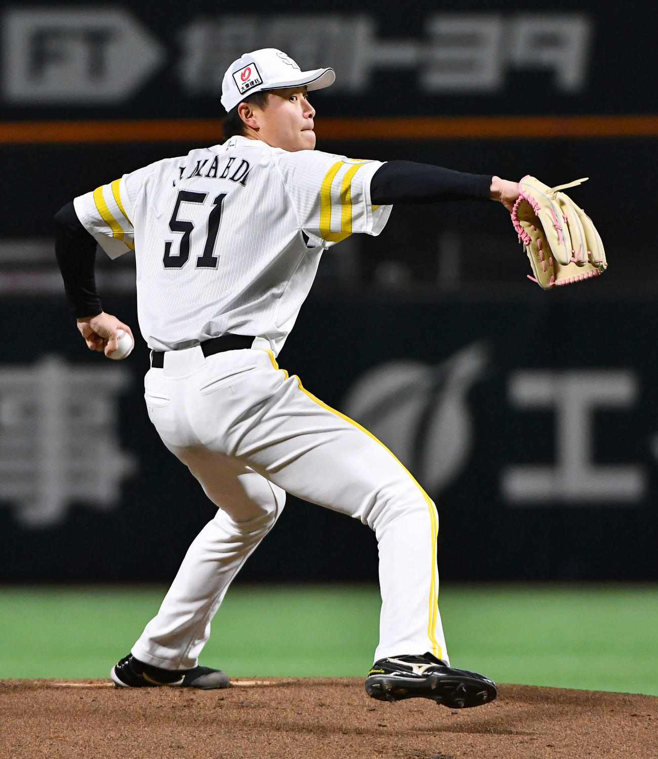 マウンドで投げ込むソフトバンク前田純（撮影・岩下翔太）