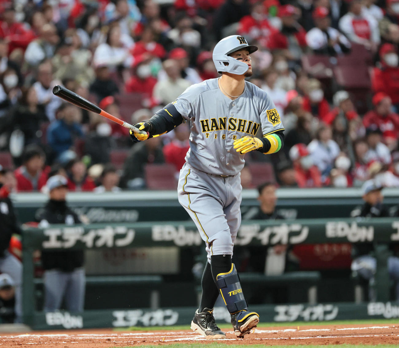 3月28日、阪神佐藤輝明は先制2点本塁打を放つ