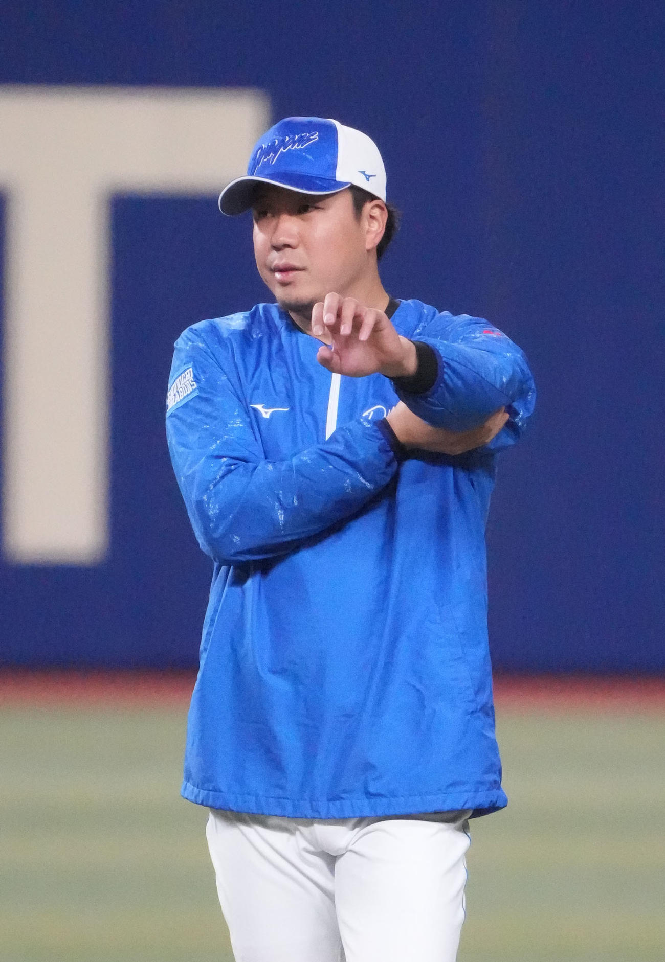 練習前、体をほぐす大野（撮影・森本幸一）