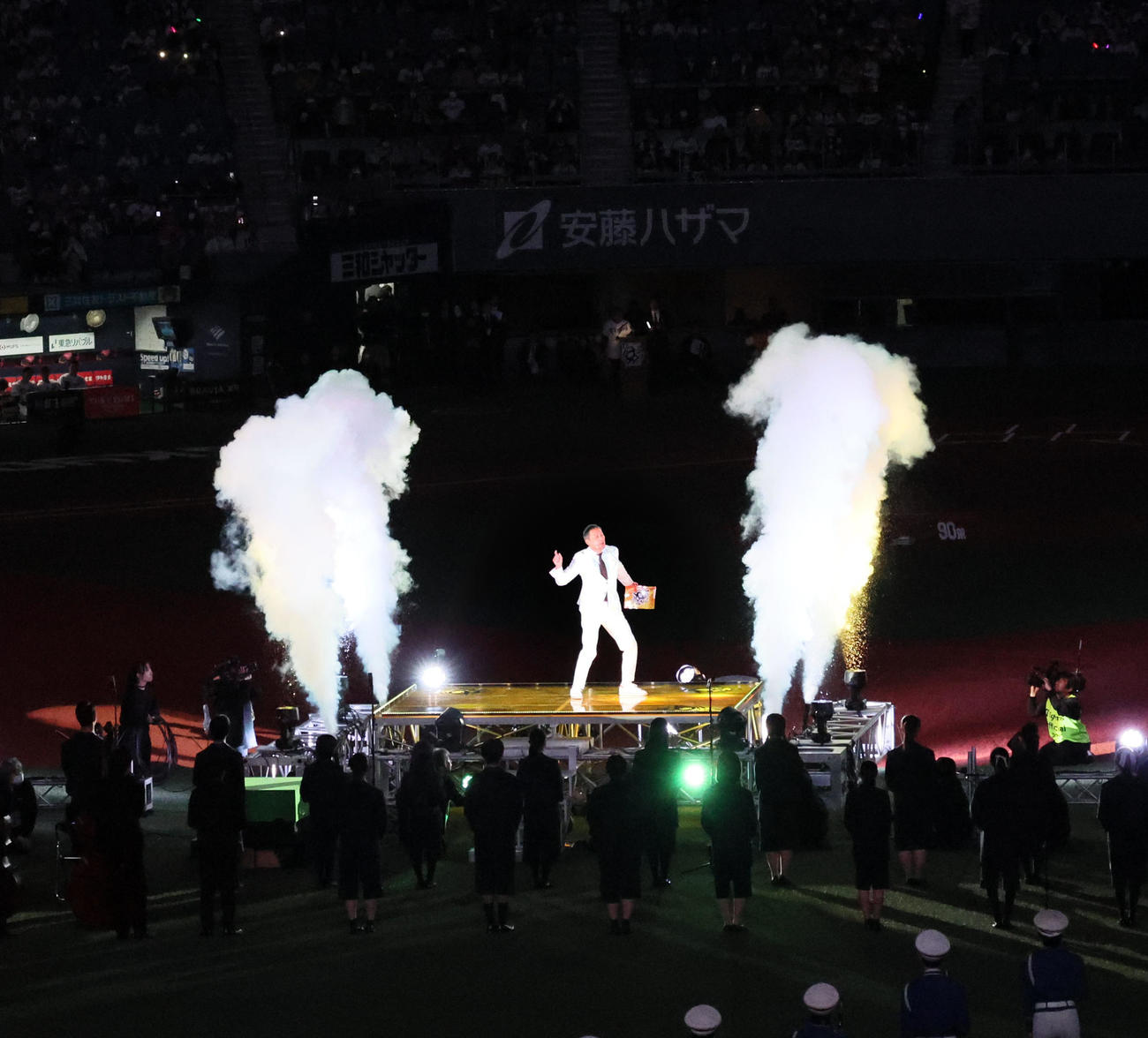 阪神対DeNA　阪神のホーム開幕セレモニー。MCは俳優渡辺謙（撮影・加藤哉）
