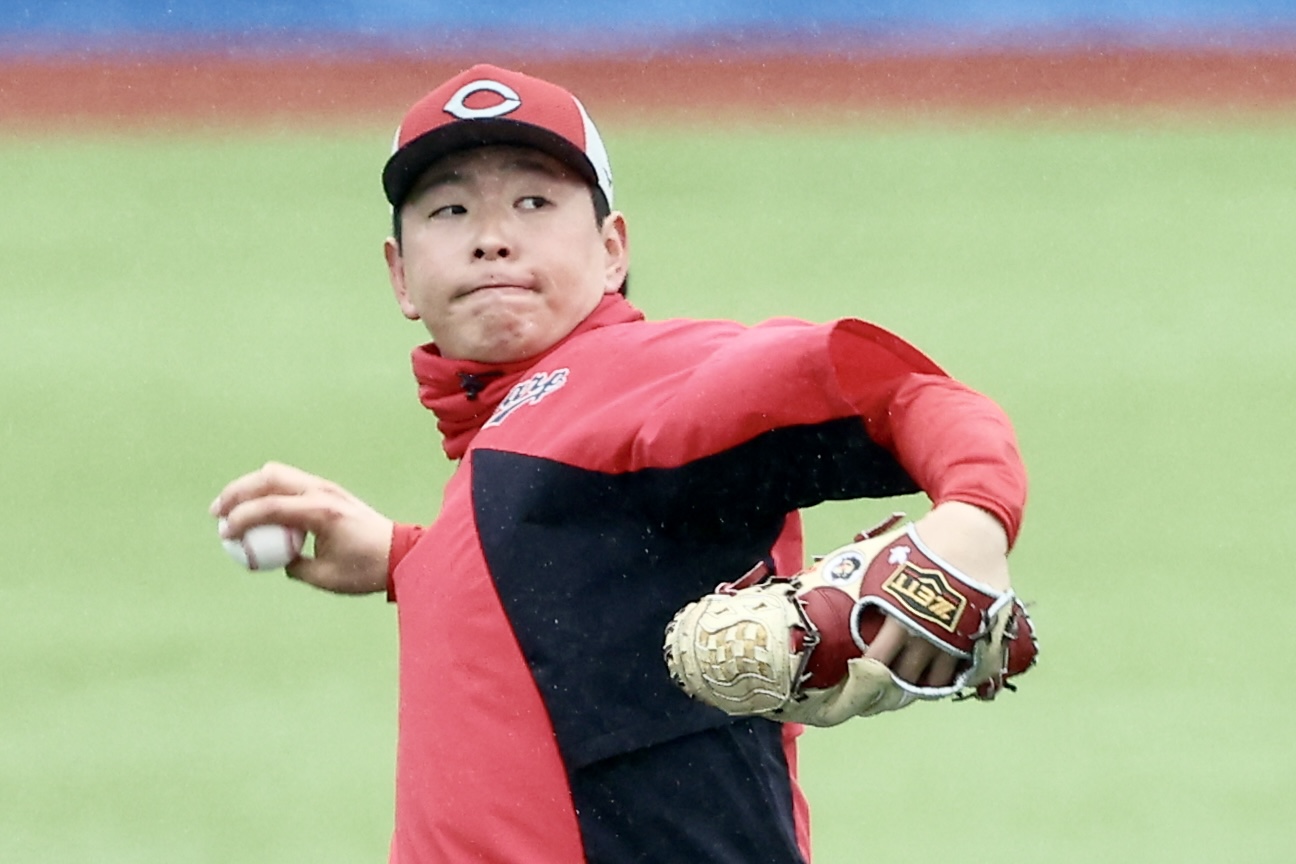 ヤクルト対広島　試合前、キャッチボールする広島大瀬良（撮影・河田真司）