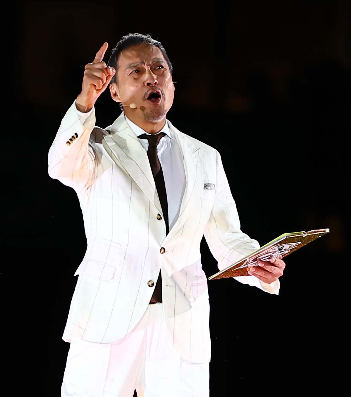 阪神対DeNA　開幕セレモニーのMCをつとめる俳優の渡辺謙（撮影・上田博志）