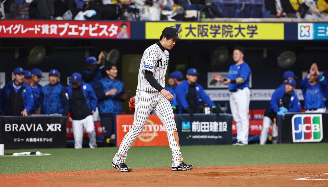 阪神対DeNA 6回表DeNA1死満塁、才木は佐野に勝ち越し適時打を浴びる（撮影・上田博志）