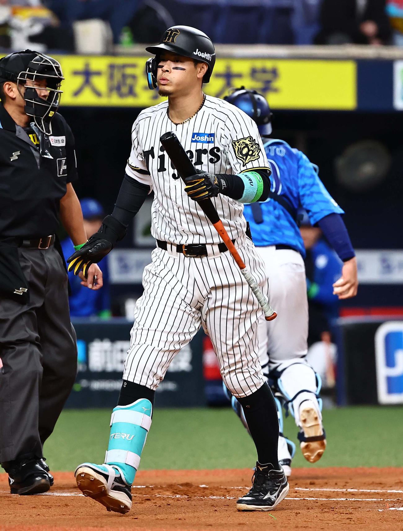阪神対DeNA 1回裏阪神2死、佐藤輝は三振に倒れる（撮影・上田博志）