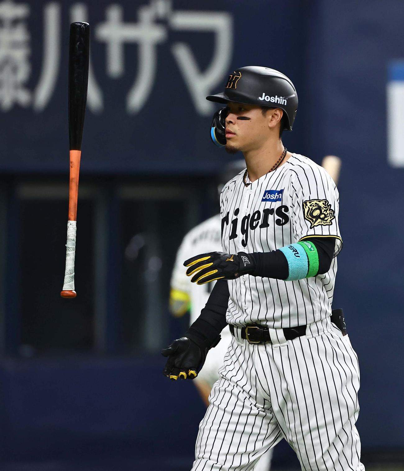 阪神対DeNA 3回裏阪神1死一、三塁、佐藤輝は三振に倒れる（撮影・上田博志）