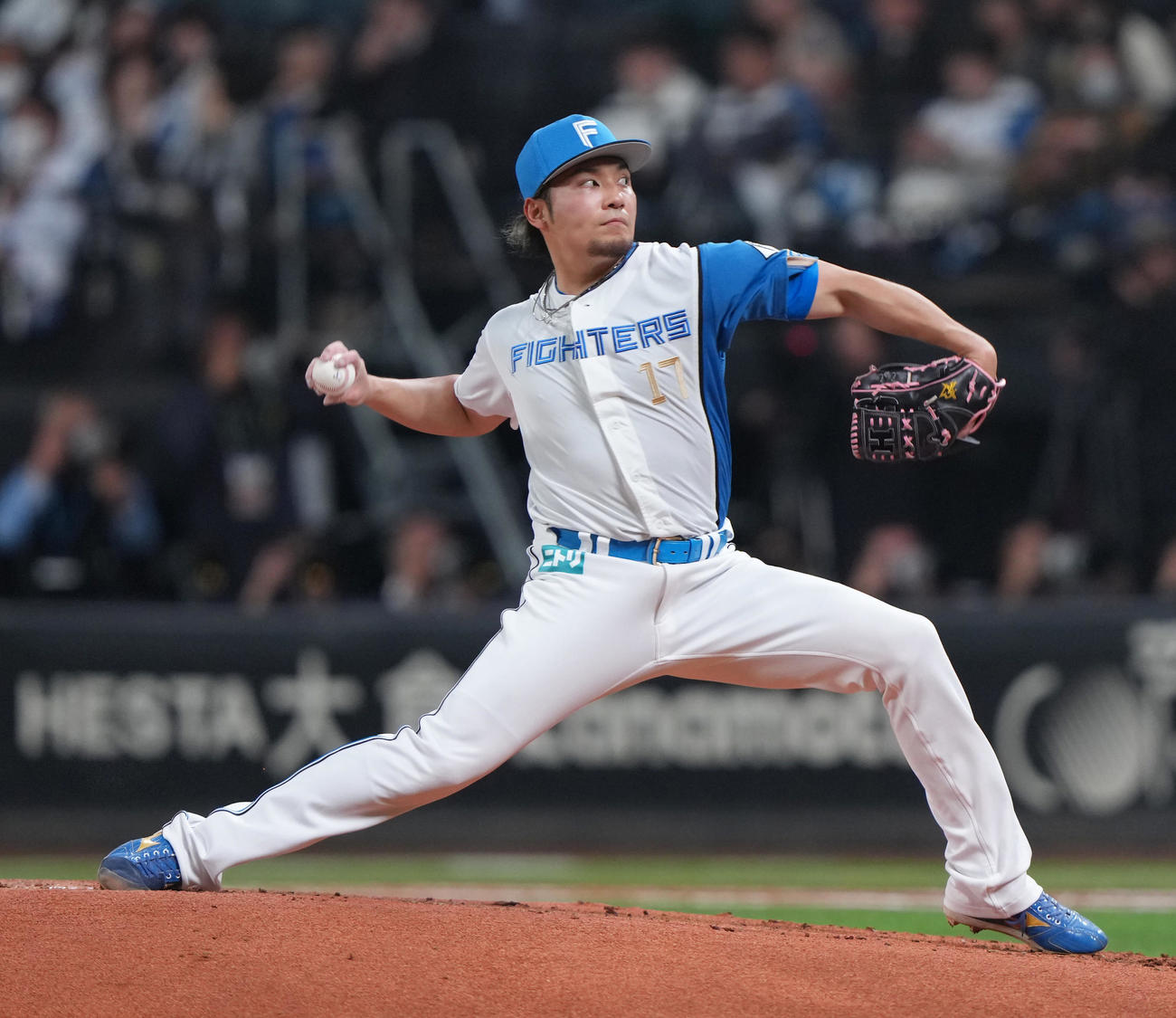 日本ハム対ソフトバンク　日本ハム先発の伊藤（撮影・足立雅史）