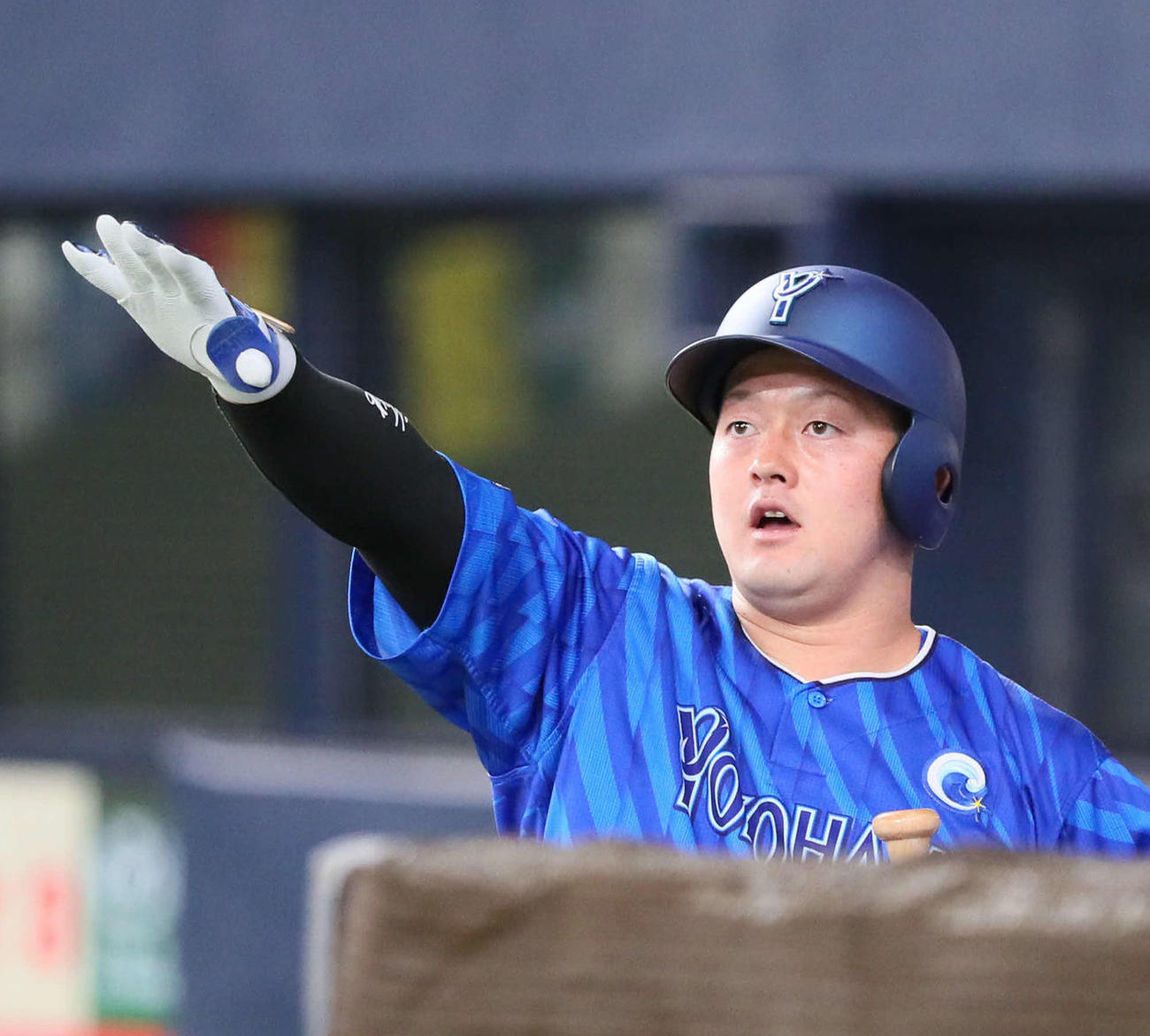 阪神対DeNA 3回表DeNA2死、牧は左越え同点本塁打を放つ（撮影・宮崎幸一）
