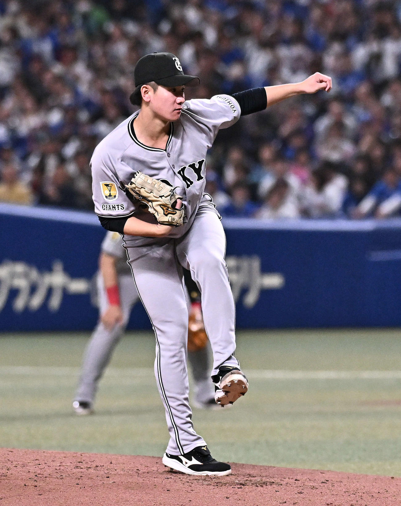 中日対巨人　巨人先発の井上（撮影・滝沢徹郎）