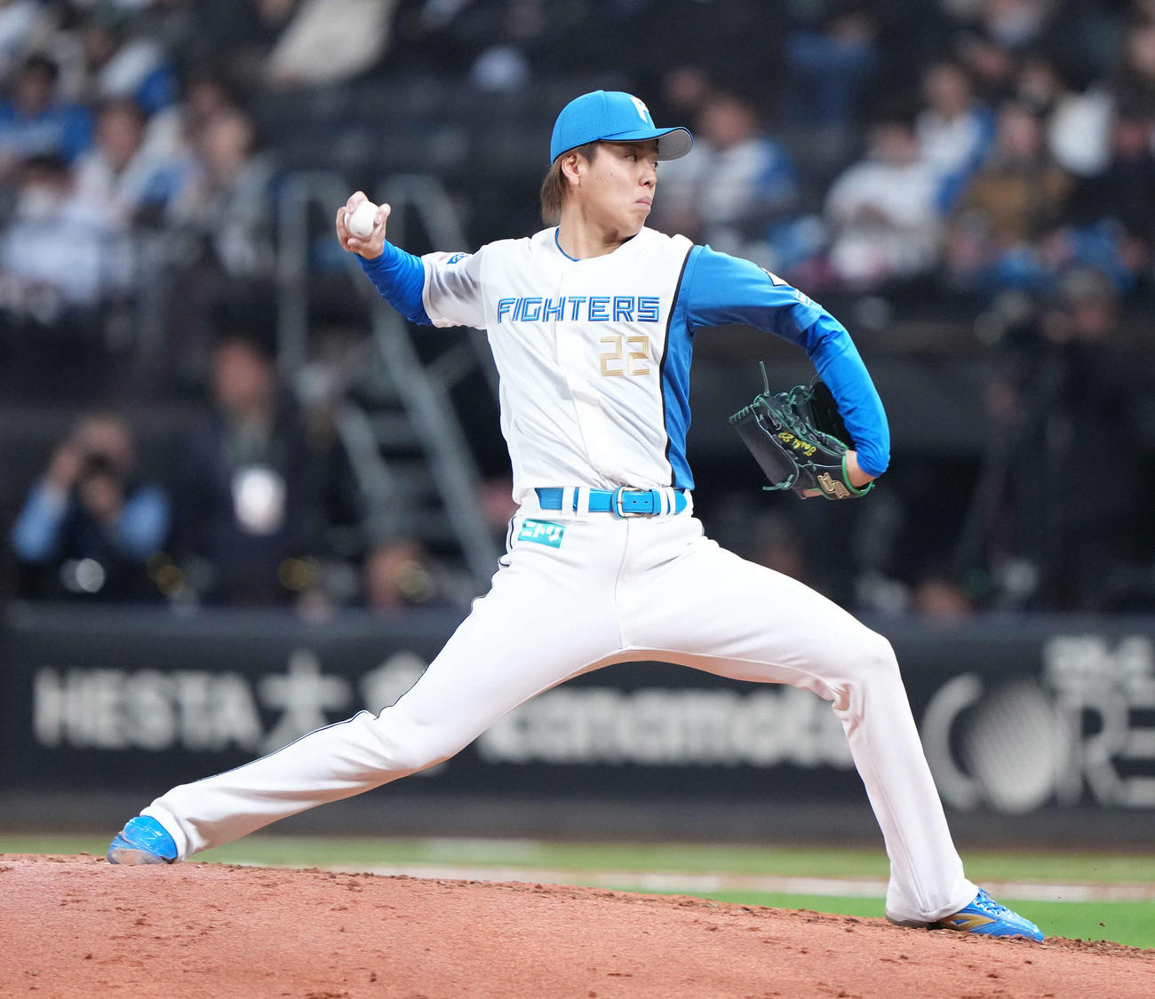 日本ハム対ソフトバンク　日本ハム3番手の杉浦（撮影・足立雅史）