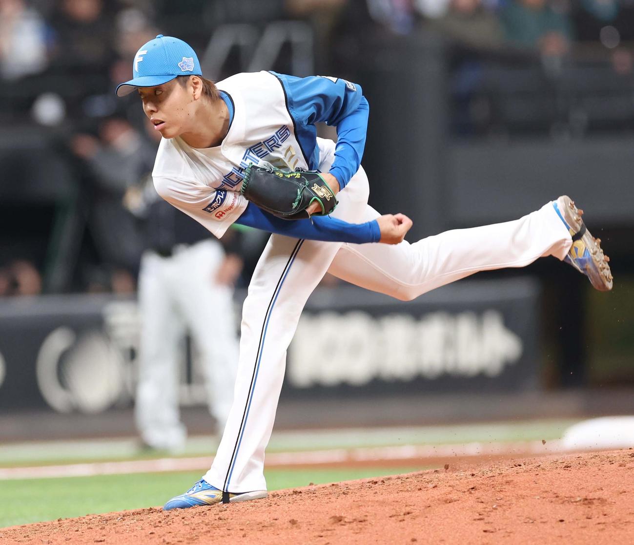 日本ハム対ソフトバンク　8回に登板の杉浦（撮影・黒川智章）