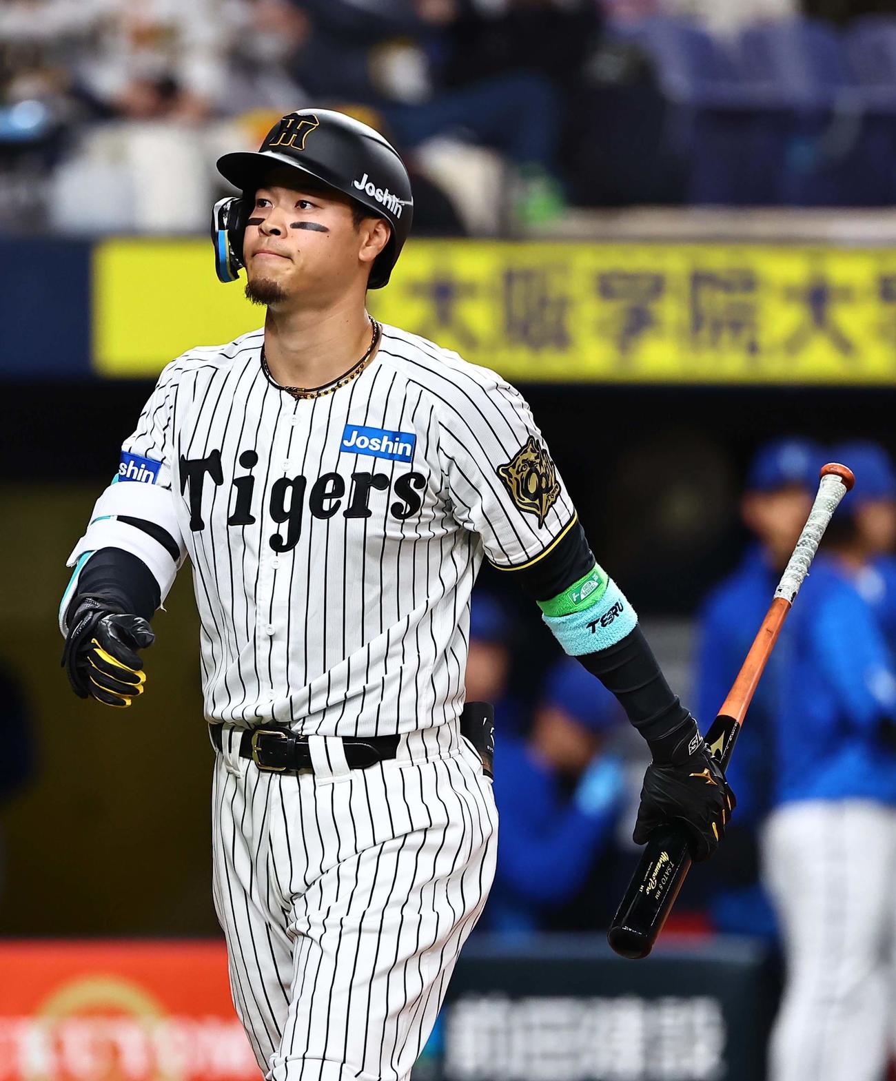 阪神対DeNA 5回裏阪神2死、佐藤輝は三振に倒れる（撮影・上田博志）
