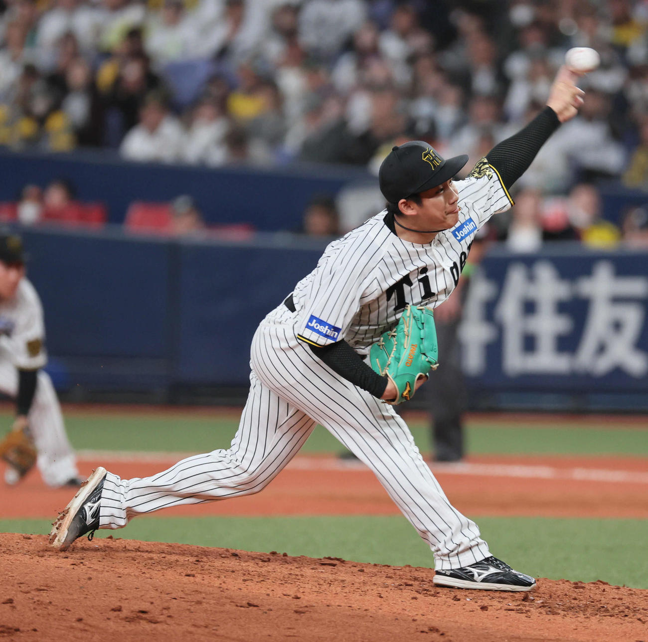 阪神対DeNA 2番手で登板した阪神伊原（撮影・宮崎幸一）