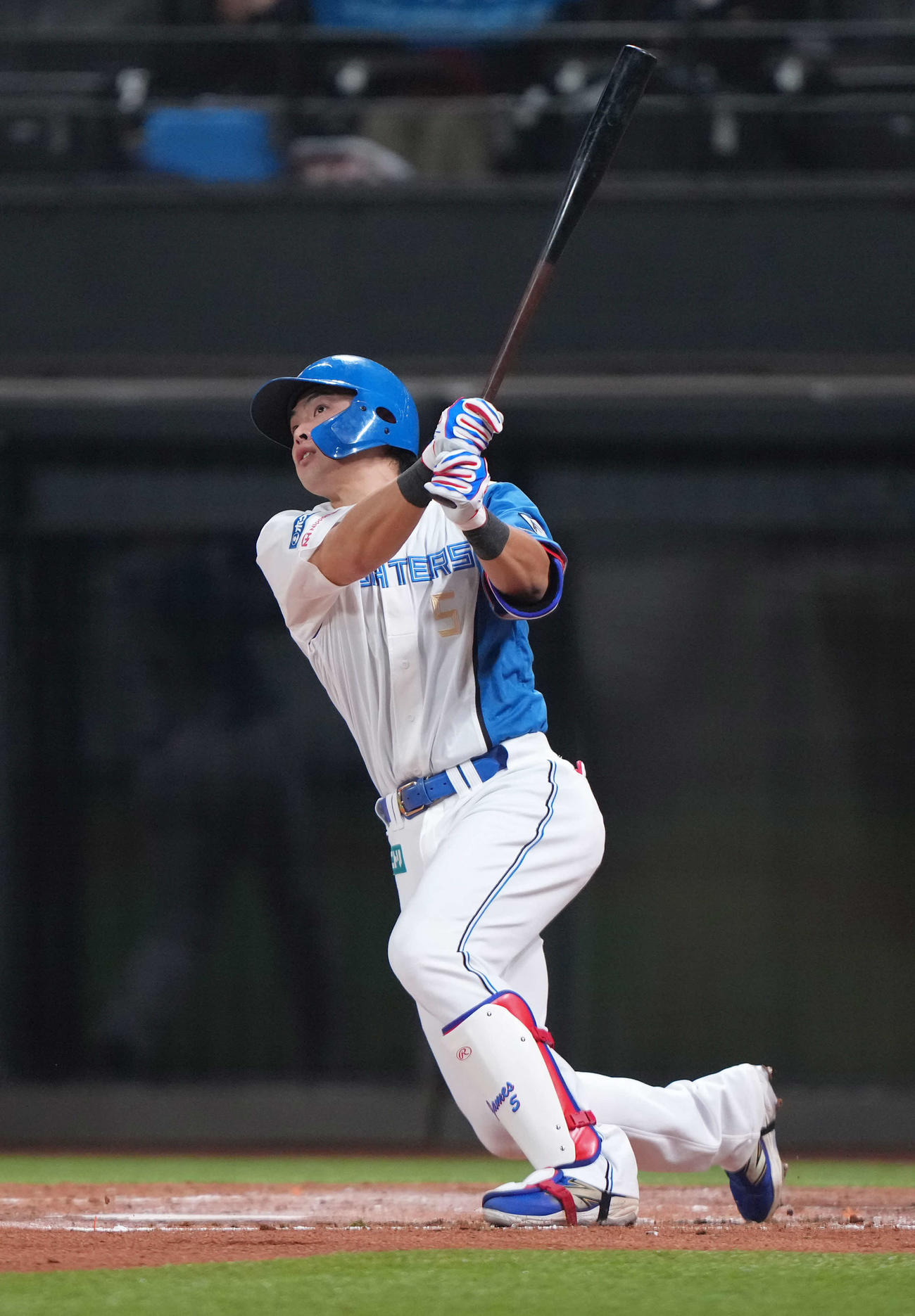 日本ハム対ソフトバンク　2回裏日本ハム無死、野村は左越え本塁打を放つ（撮影・足立雅史）
