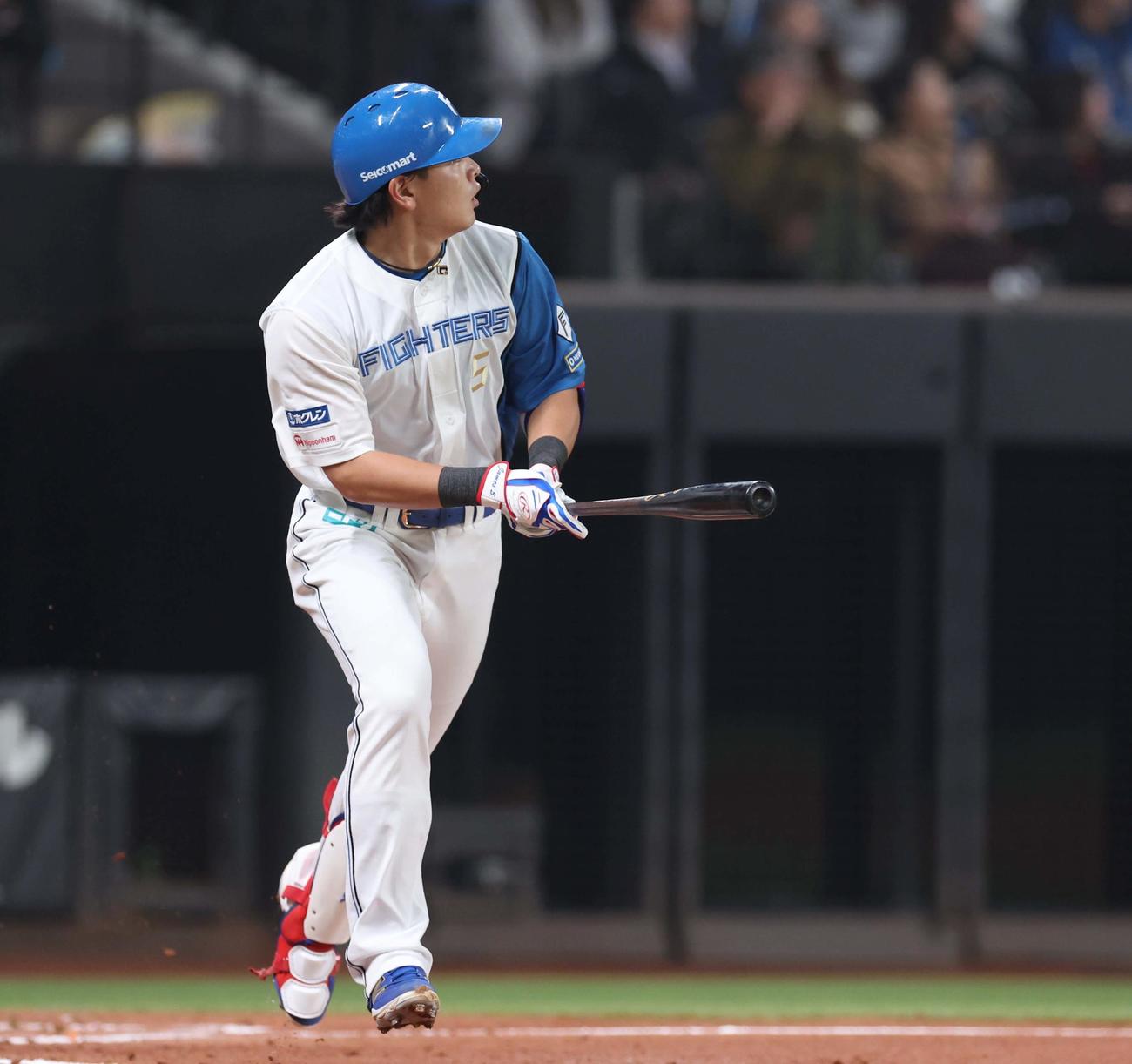 日本ハム対ソフトバンク　2回裏日本ハム無死、左越え本塁打を放つ野村（撮影・黒川智章）