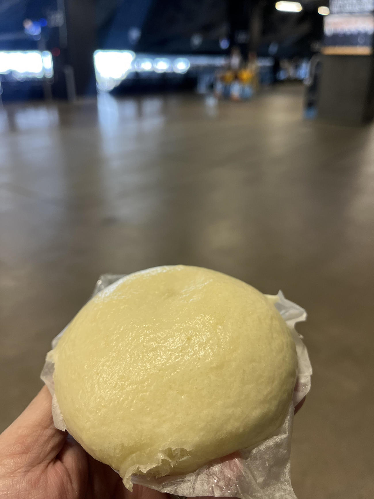 ふわっとした「Fのブッタマン」を試食（撮影・永野高輔）