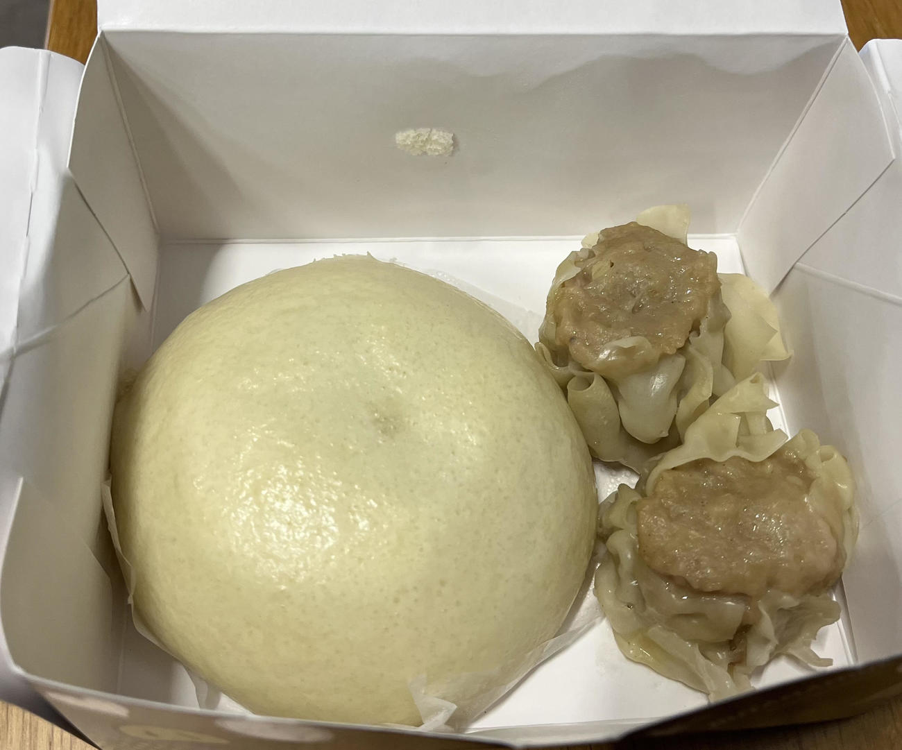 なかなかパンチのある「Fのブッタマン」と大粒な｛Fのしゅうまいまい」（撮影・永野高輔）