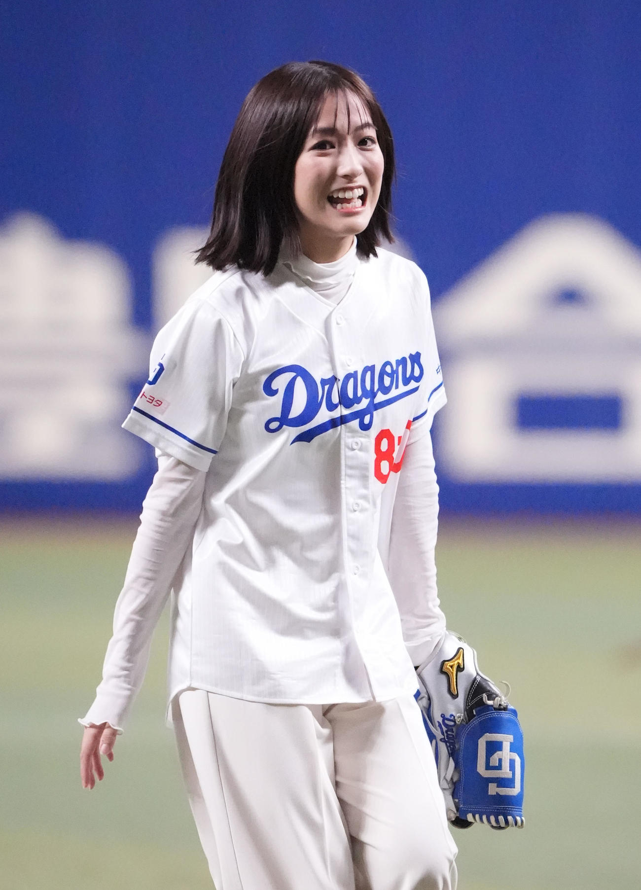 中日対巨人　試合前、始球式に登板したTBSアナウンサーの田村真子（撮影・森本幸一）