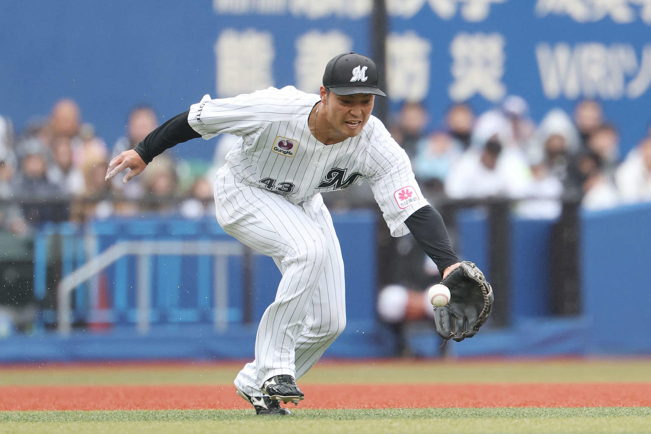 ロッテ対オリックス　3回表オリックス2死、西野を三ゴロにする石垣（撮影・宮地輝）