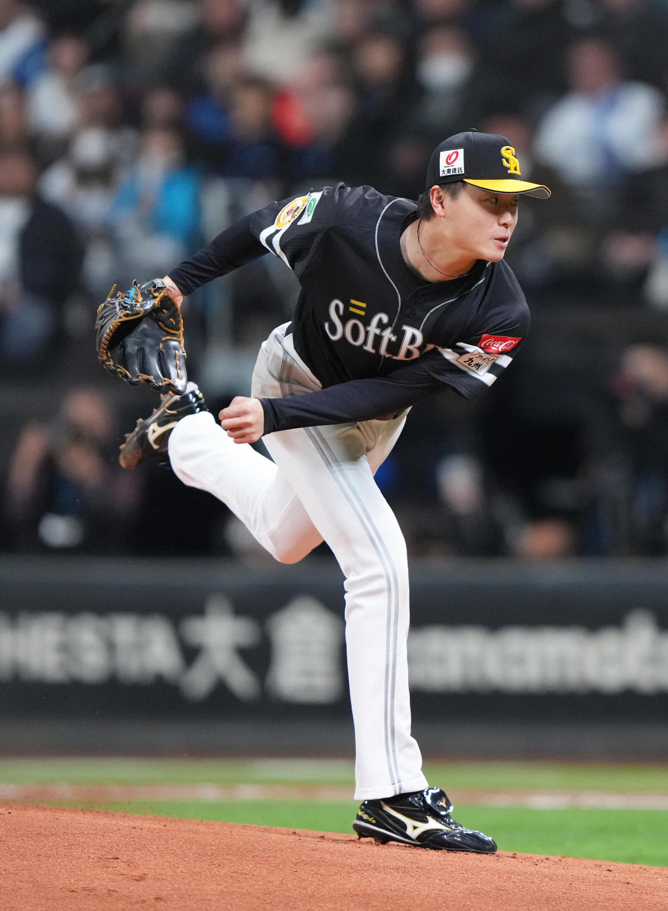 日本ハム対ソフトバンク　ソフトバンク先発の前田純（撮影・足立雅史）