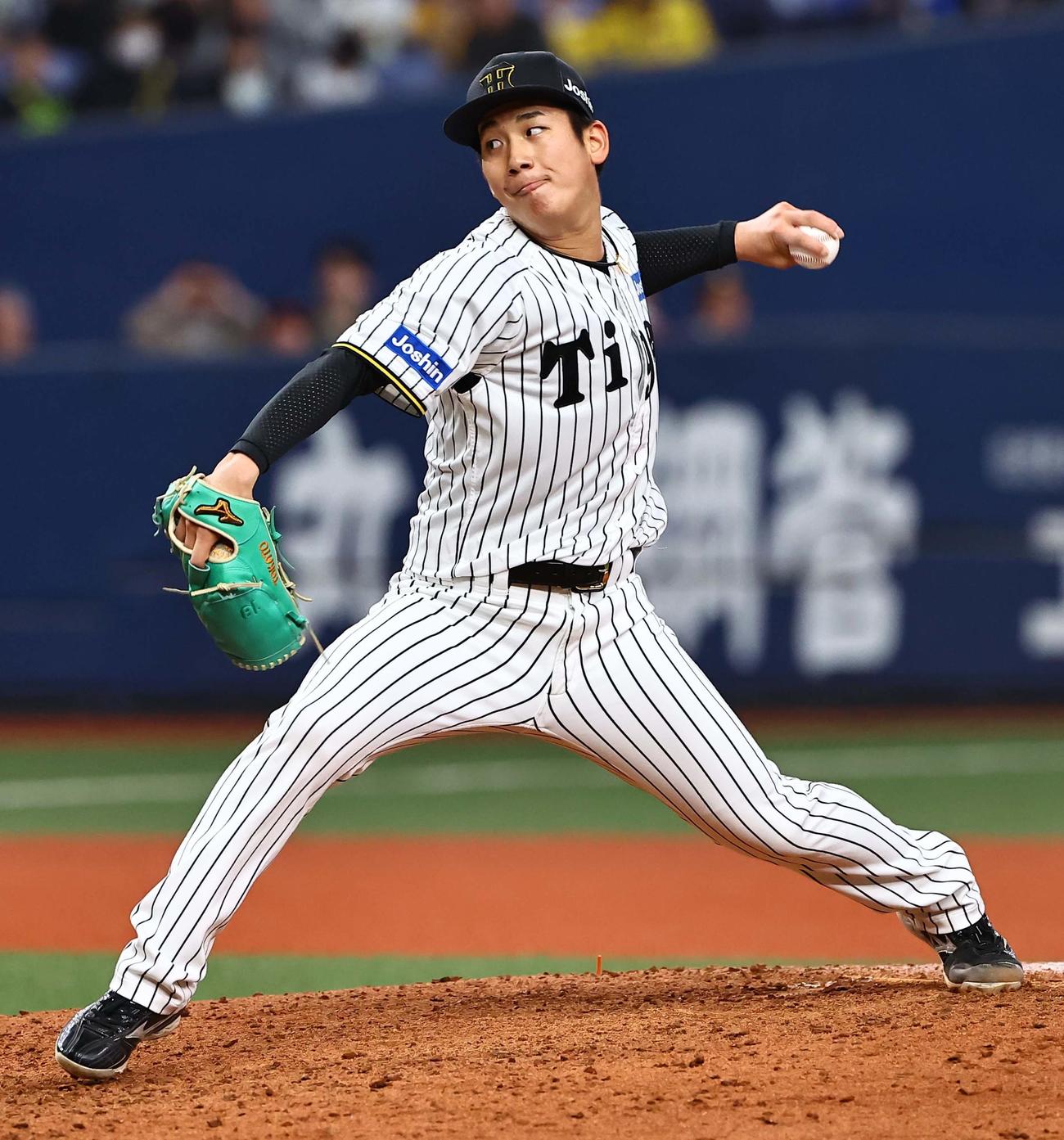 阪神対DeNA　阪神7番手の伊原（撮影・上田博志）