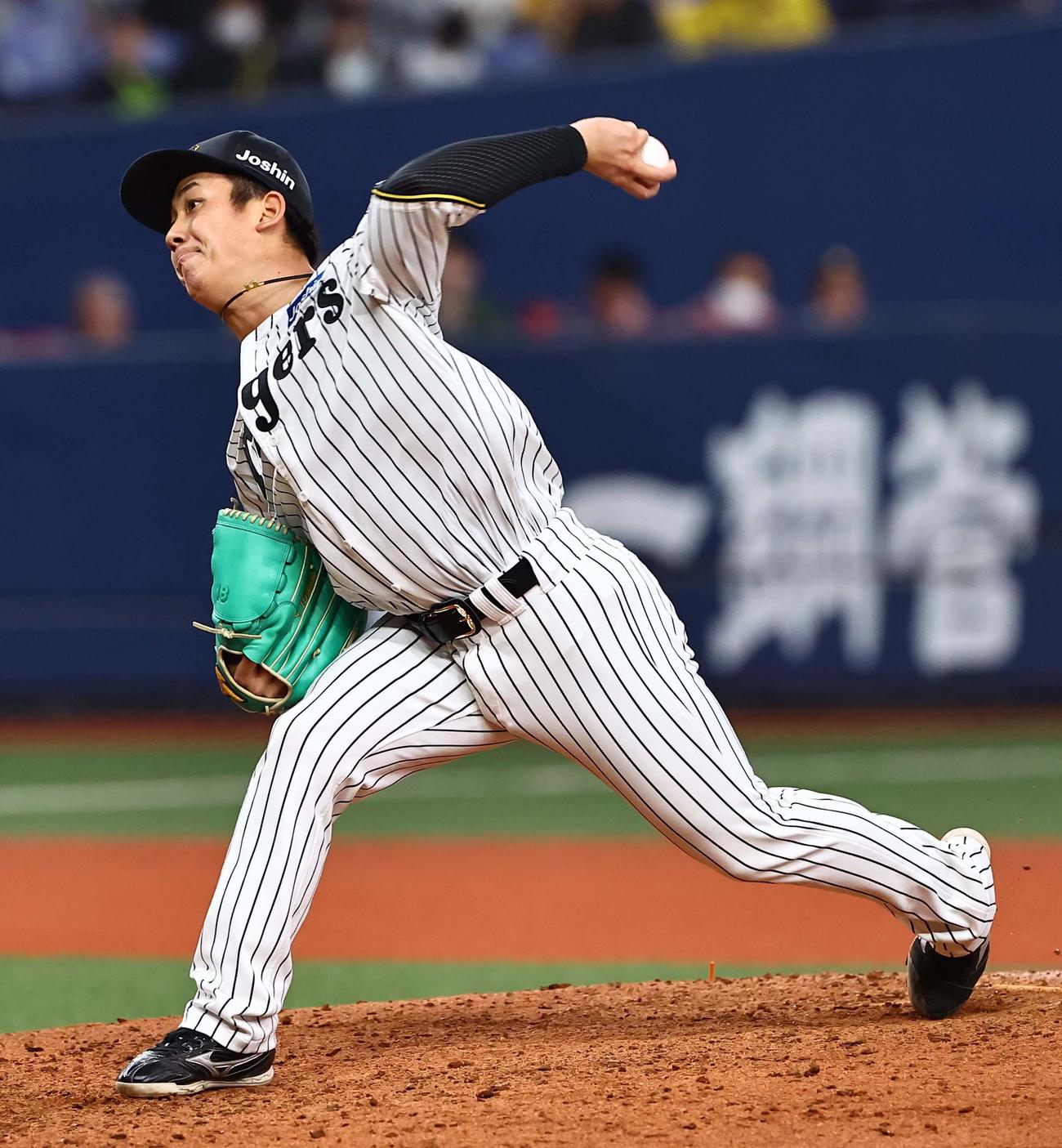 阪神対DeNA　阪神7番手の伊原（撮影・上田博志）