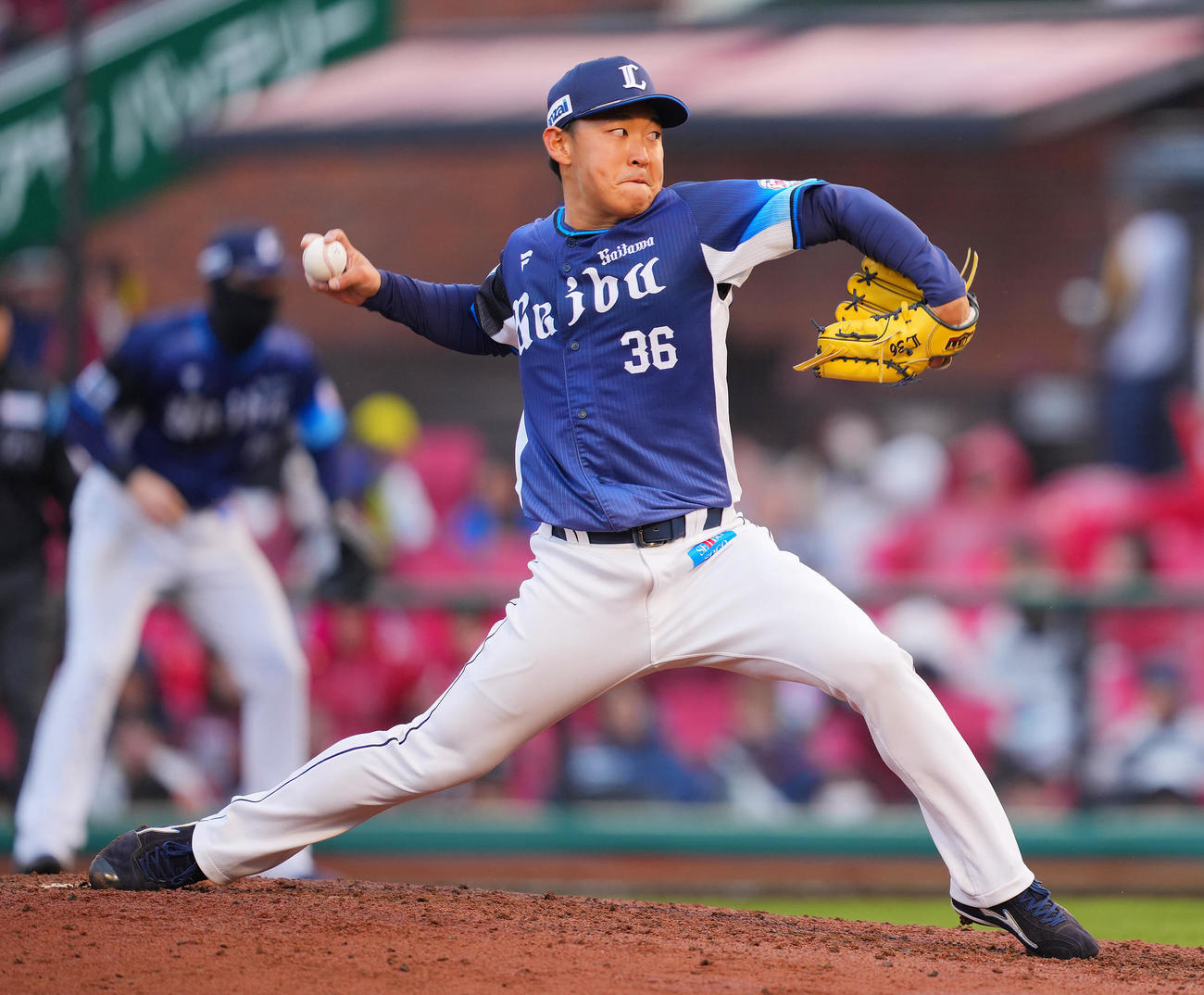 楽天対西武　7回裏、西武4番手で登板し力投する山田（撮影・垰建太）